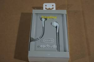 lot 46 image: NEW Heyday Earbuds with Mic and Remote