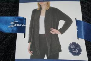 lot 65 image: NEW Seven 7 Chenille Cardigan - XXL