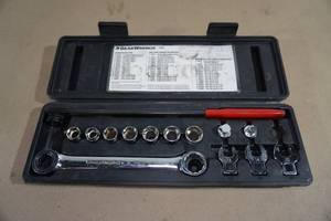 lot 87 image: GearWrench Serpentine Belt Tool Kit