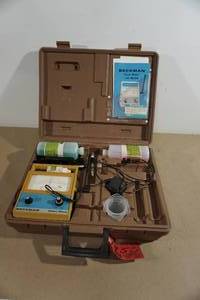 lot 95 image: Beckman Chem-Mate pH Meter