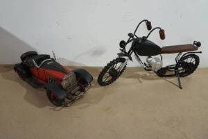 lot 105 image: Vintage Look Metal Car and Motorcycle Dcor