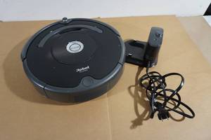 lot 115 image: iRobot Roomba Automatic Robot Vacuum
