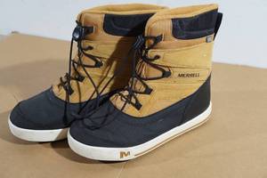 lot 119 image: Merrell Snow Bank 2.0 Winter Boots - Boys 6M