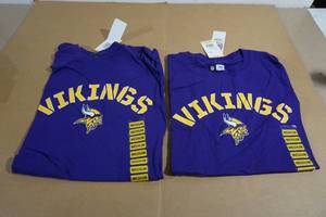 lot 198 image: NEW Minnesota Vikings T-Shirts - Medium