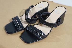 lot 199 image: NEW Journee Collection Natia Pumps - Womens 6.5