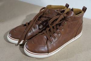 lot 228 image: Cat and Jack Shoes - Boys 6