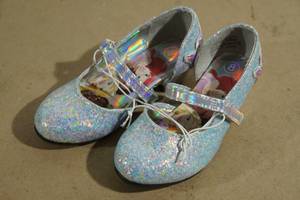 lot 234 image: Girls Fancy Princess Shoes - Size 8