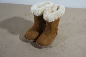 lot 235 image: NEW Cat and Jack Leah Boots - Girls 5