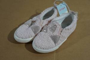 lot 240 image: NEW Cat and Jack Fluffy Unicorn Shoes - Toddler 10