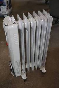 lot 30 image: Holmes Radiator Heater