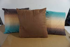 lot 288 image: Decorative Throw Pillows