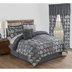 lot 7 image: Eclipse 20 Piece Bedroom Set - Queen