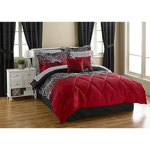 lot 12 image: Spirals 20 Piece Bedroom Set - Queen