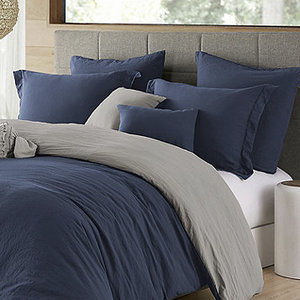 lot 69 image: Swift Home Modern Reversible Crinkle Duvet Cover Set - FullQueen