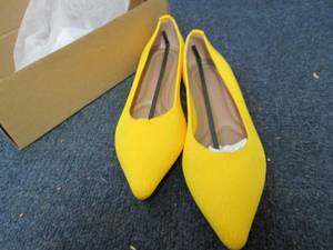 Ladies Size 7.5 Yellow Flats...
