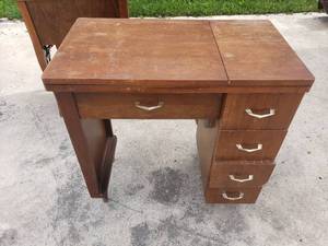 lot 10 image: Fleetwood Sewing Machine in Cabinet