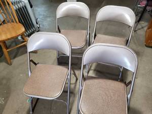 lot 16 image: 4 Samsonite Folding Metal Chairs