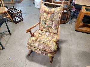 lot 21 image: Rocking Chair