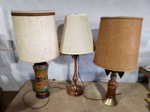 lot 30 image: 4 Lamps