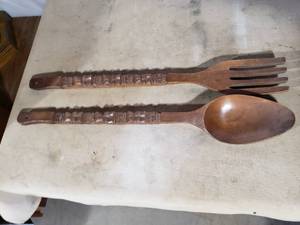 lot 33 image: Large Wooden Spoon and Fork Decor