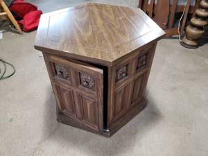 lot 41 image: Hexagon Shaped End Table