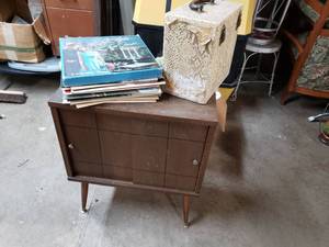 lot 43 image: Record Cabinet and Old Records