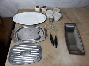 lot 46 image: Misc Kitchen Items