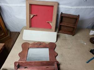 lot 56 image: Lot of Wall Decor and Shelves