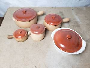 lot 38 image: Lot of Red Wing Pots