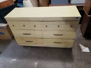 lot 65 image: Vintage Dresser