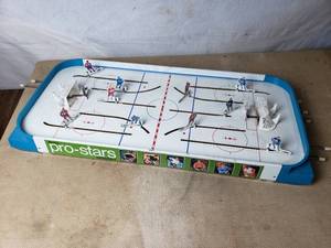 lot 70 image: Vintage Pro-Stars Tabletop Hockey Game