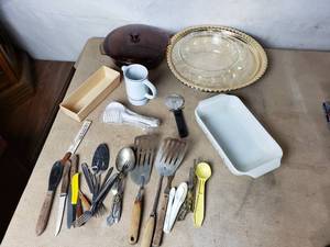 lot 83 image: Kitchen Items