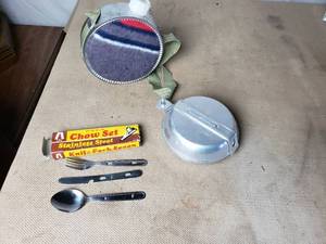 lot 89 image: Canteen and Camping Cook Set