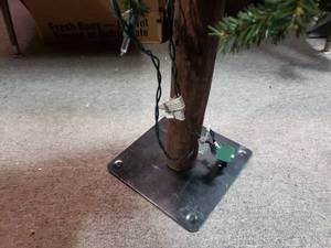 lot 105 image: 5 Tall Christmas Tree