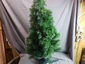 lot 106 image: 4 Fiber Optic Christmas Tree