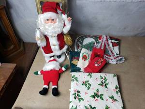 lot 102 image: Waving Christmas Santa and Other Decor