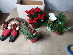 lot 107 image: Christmas  Fall Decor