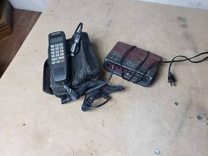 lot 108 image: Radio Shack Brick Phone and Alarm Clock