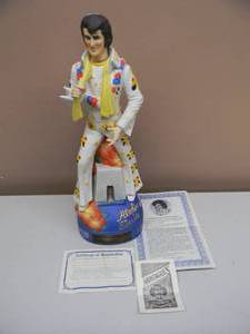 VINTAGE 1977 Elvis Presley Aloha Elvis - MCCORMICK WHISKEY DECANTER MUSIC BOX - STILL IN ORIGINAL BOX WITH COA - 1977 FANTASTIC PIECE - NICE - APPROX 16 - SEE PICTURES
