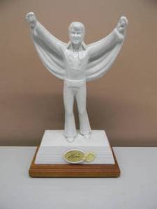 VINTAGE Elvis THE ELVIS DESIGNER COLLECTION FROM MCCORMICK - Elvis Designer ll By David Klahn 17 of 555 WHISKEY DECANTER MUSIC BOX - STILL IN ORIGINAL BOX WITH COA - FANTASTIC PIECE - NICE - APPROX 16 - SEE PICTURES