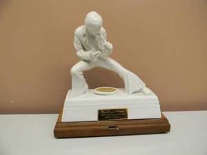 VINTAGE Elvis THE ELVIS DESIGNER COLLECTION FROM McCORMICK - Elvis Designer l By David Klahn 27 of 917 WHISKEY DECANTER MUSIC BOX - STILL IN ORIGINAL BOX WITH COA - FANTASTIC PIECE - NICE - APPROX 16 - SEE PICTURES