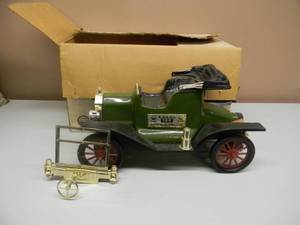 Vintage 1974 BEAMS MODEL T FORD BOTTLE DECANTER WITH ORIGINAL BOX - GREAT PIECE - NICE - SEE PICTURES