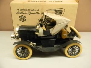 Vintage 1979 Vodka AESTHETIC CLASSICS 1914 CHEVROLET BOTTLE DECANTER WITH ORIGINAL BOX - FANTASTIC PIECE - NICE - SEE PICTURES