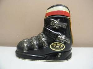 Vintage 1972 EZRA BROOKS WHISKEY SKI BOOT BOTTLE DECANTER - FANTASTIC PIECE - NICE - SEE PICTURES