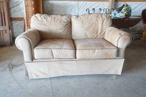 lot 11 image: Genuine Leather Sofa