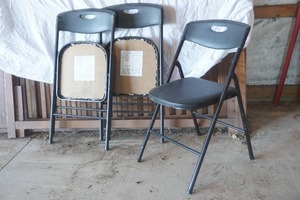 lot 29 image: Cushioned Black Folding chairs