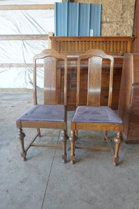 lot 41 image: Vintage Oak Chairs