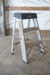 lot 52 image: Small metal step ladder