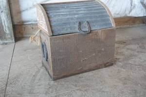 lot 56 image: Rustic Garden Box