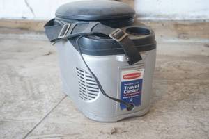 lot 64 image: Rubbermaid